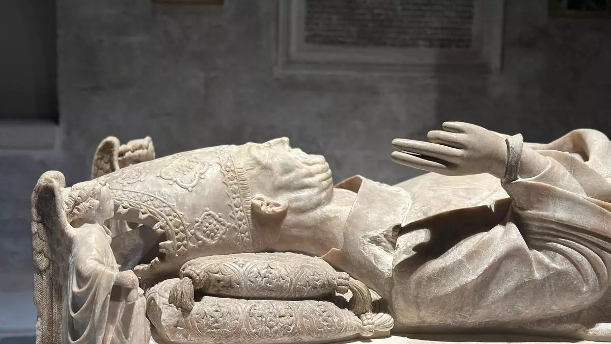 La Catedral de Sevilla como nunca la has visto: un paseo por los sepulcros de los arzobispos