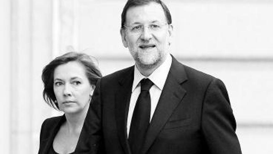 Rajoy y su esposa, Elvira Fernández, ayer en Madrid.