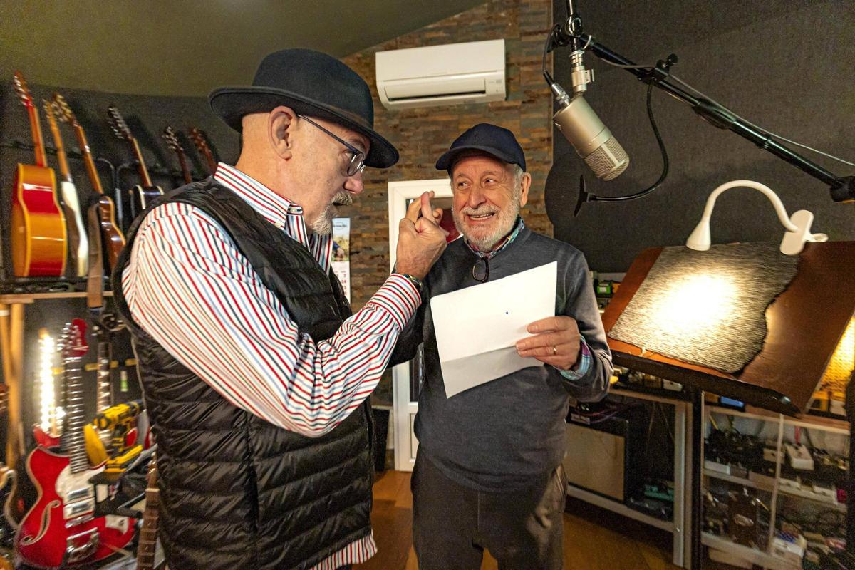 Luis Arboledas y Llàtzer Méndez, en el estudio de grabación de Antoni Noguera