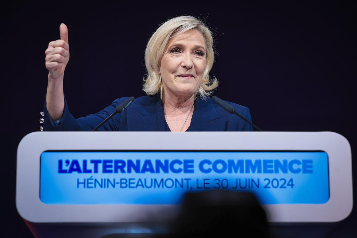 Le Pen celebra su victoria en la primera vuelta de las legislativas en Francia con el 34% de los votos
