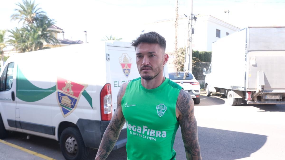 Josan Ferrández, este miércoles llegando al campo Díez Ibora, para entrenar