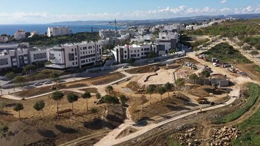 Estepona crea el segundo parque canino de la ciudad, en la avenida Litoral  - La Opinión de Málaga