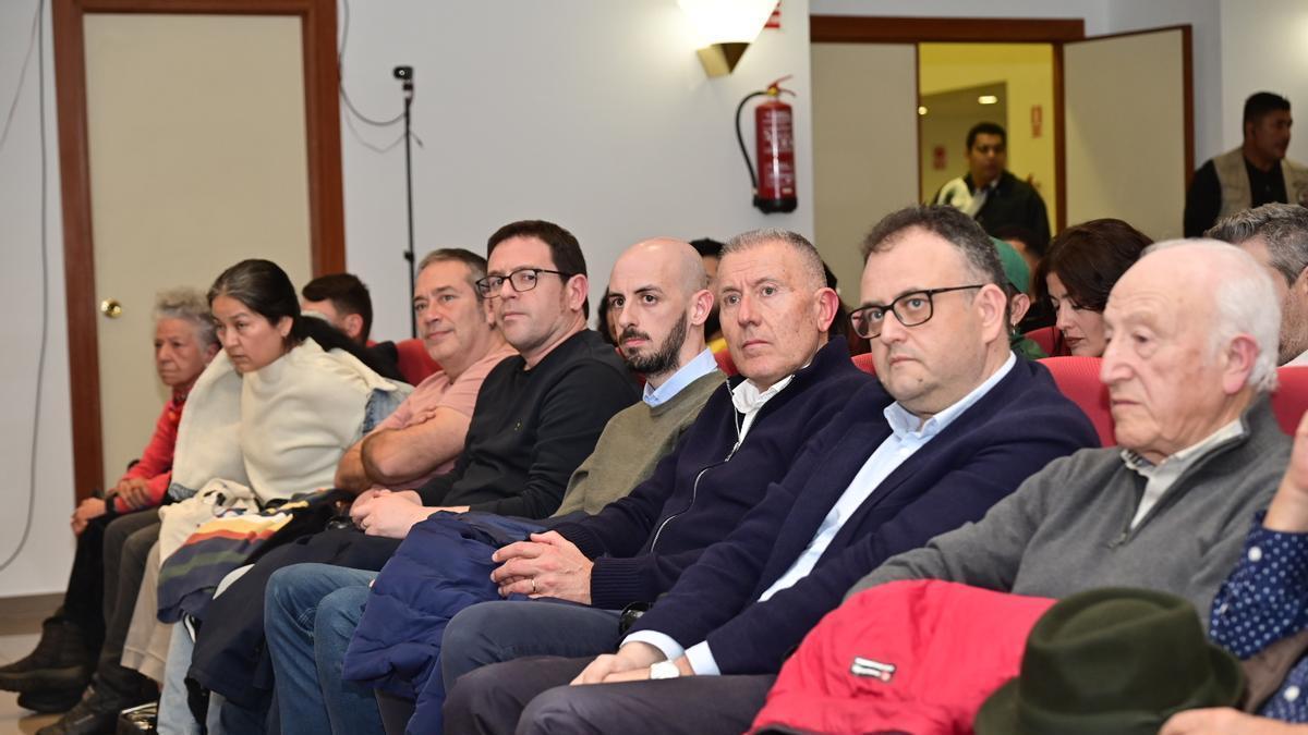 Lleno en la charla sobre la regularización extraordinaria en Castellón