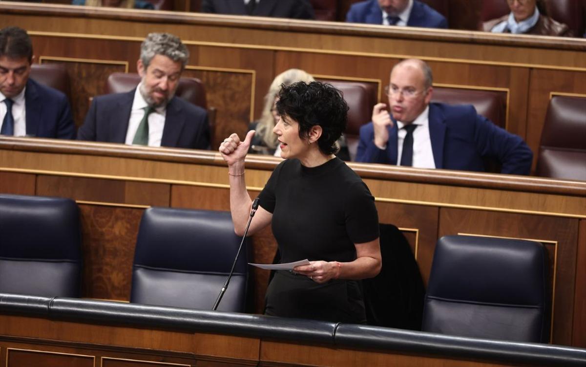 La ministra de Inclusión, Seguridad Social y Migraciones, Elma Saiz, durante una sesión en el Congreso donde se debatieron los coeficientes reductores de la jubilación anticipada.