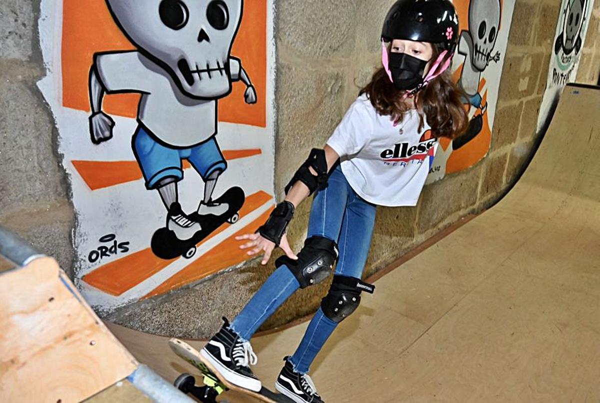 Un grupo de alumnos del centro de skate pontevedrés Urban Culture Factory. | // RAFA VÁZQUEZ