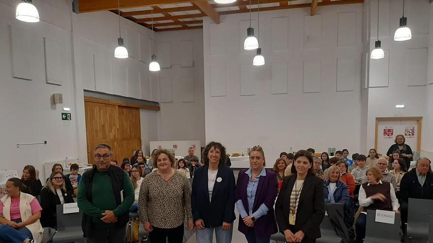 Niños y abuelos se dan la mano en Valdesoto: "Es fundamental que la experiencia y los saberes se transmitan"