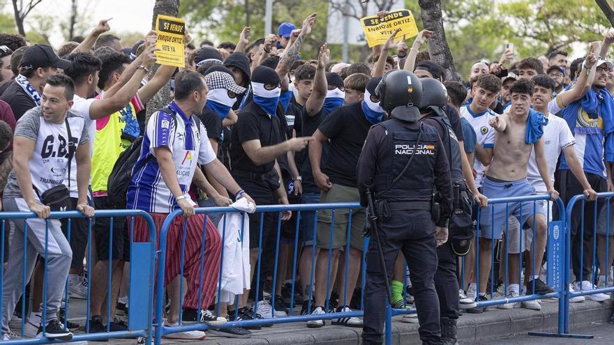 La afición manifestará su "malestar con la gestión" en la previa del Hércules-Antequera