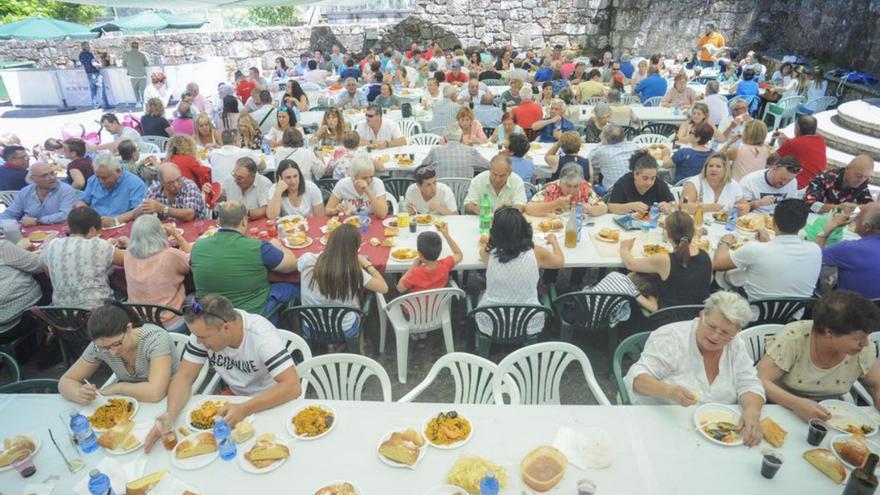Vista Real recupera la Festa da Paella con el objetivo de conseguir fondos para San Pedro