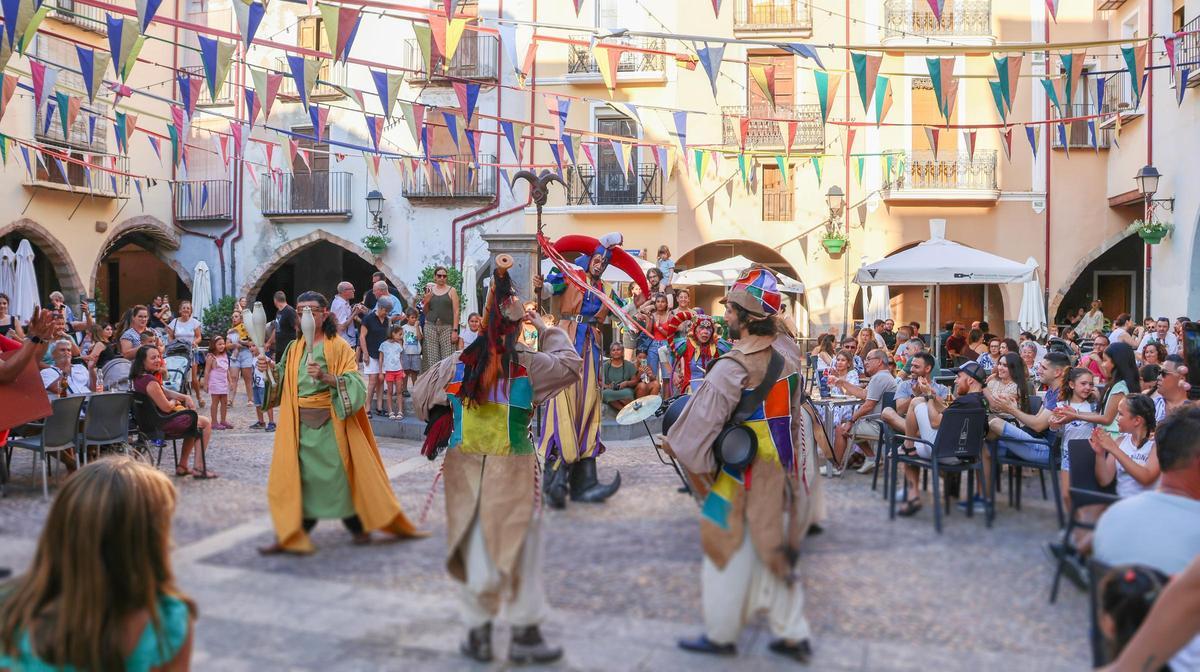 Onda ha dado inicio a la Feria Medieval que ambientará el casco histórico y el emblemático Castillo de las 300 Torres durante este fin de semana.