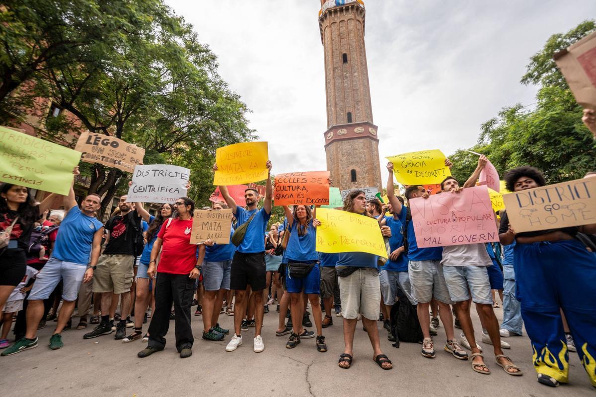 Las colles de Gràcia no han llegado a un acuerdo antes del pregón de la Fiesta Mayor, con lo que los actos de cultura popular quedarían desconvocados en los próximos días.