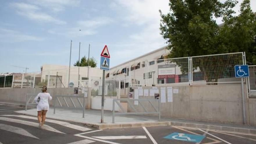 Fachada del colegio Vicenta Ruso de Gran Alacant, en imagen de archivo.