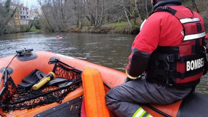 Rastrean el río Arenteiro en el operativo de búsqueda de una octogenaria en O Carballiño