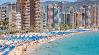 El precio del alquiler de apartamentos por las nubes: 1.500 euros por veranear una semana en Benidorm o Alicante