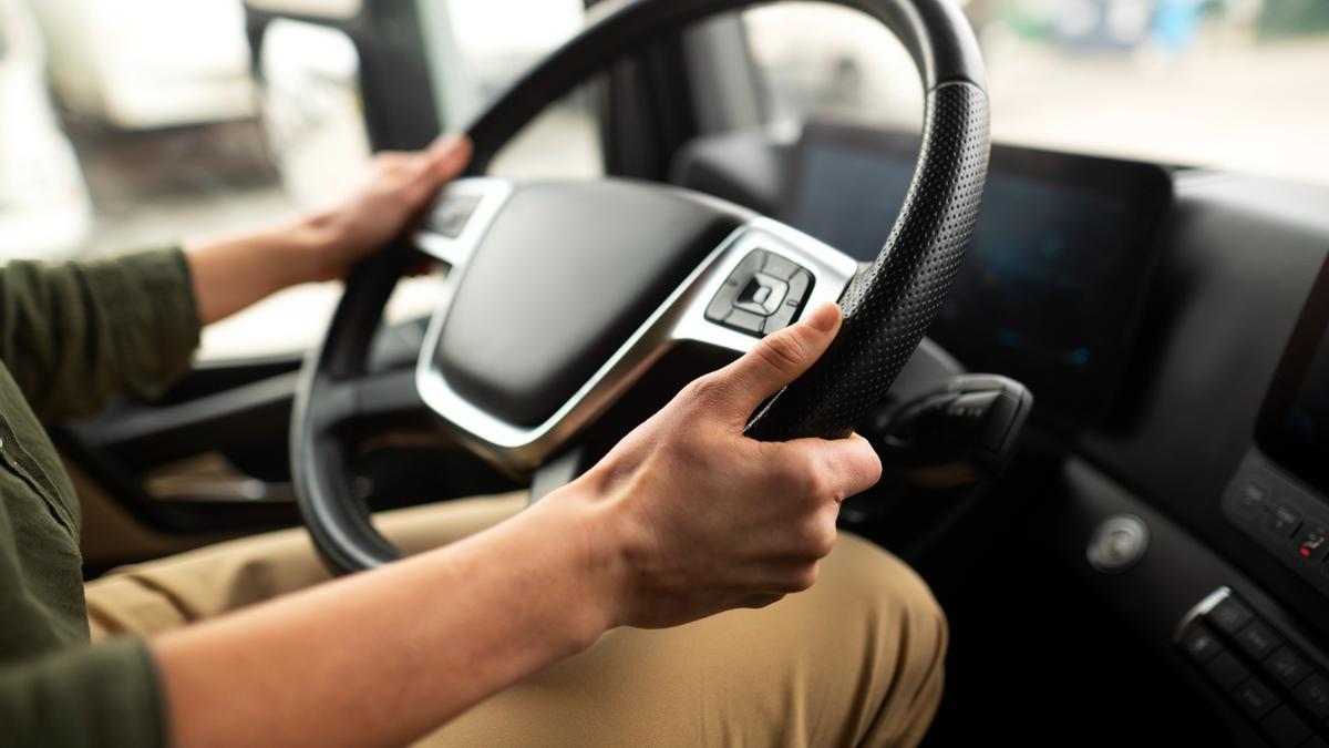 Sindicalista cazado por un detective: gastaba horas sindicales en un chiringuito y en la playa, y su despido fue procedente