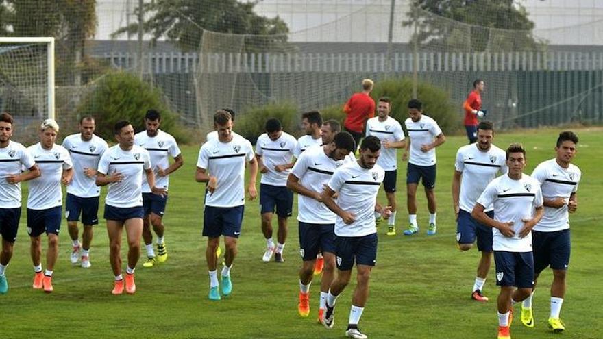 Los jugadores del Málaga, ayer en el entrenamiento.