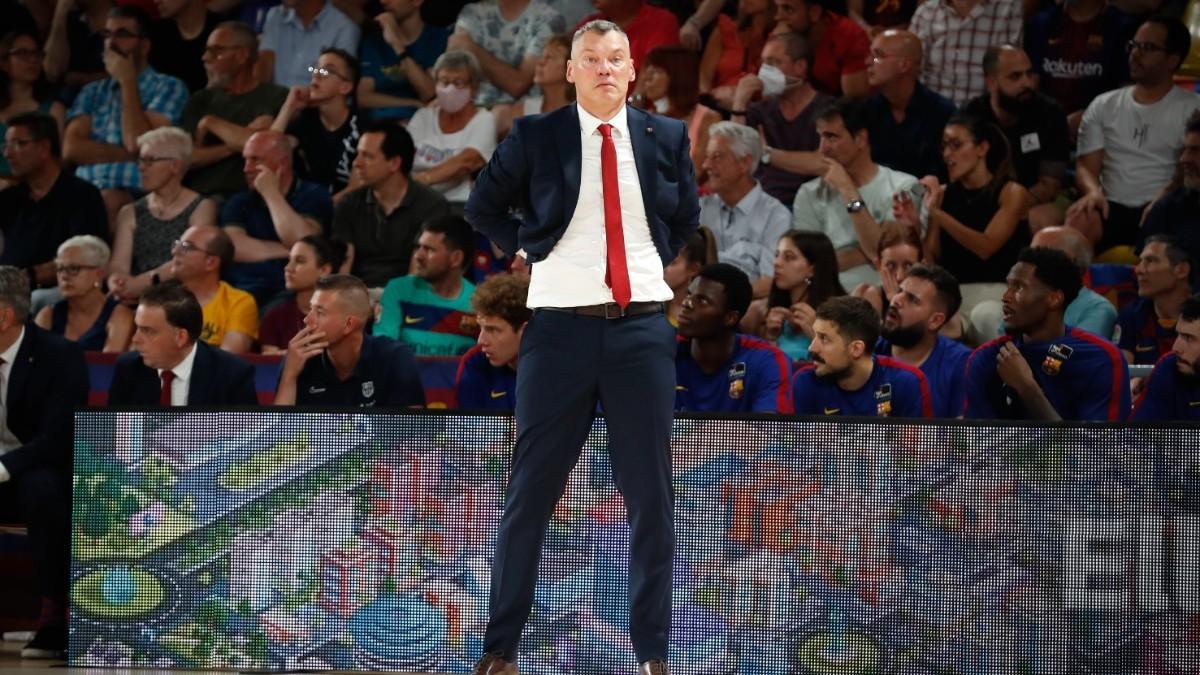 Jasikevicius, cavilando en la línea lateral