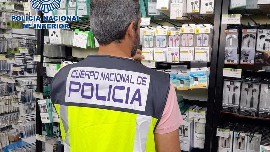Diez detenidos en Calp y Valencia con 47.000 productos falsificados