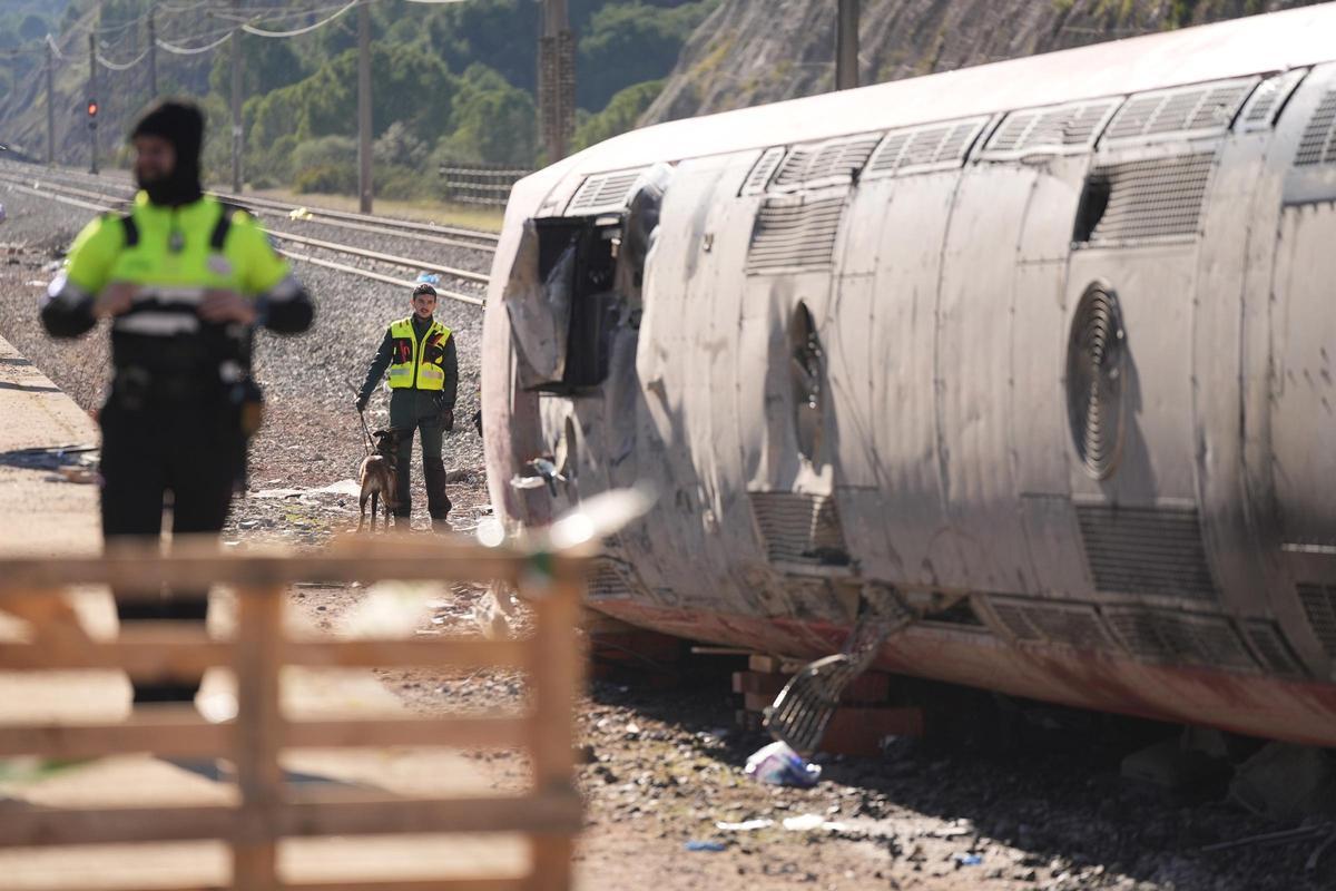 Uno de los vagones del tren de Iryo que descarriló, a 20 de enero de 2026, en Adamuz, Córdoba, Andalucía (España).