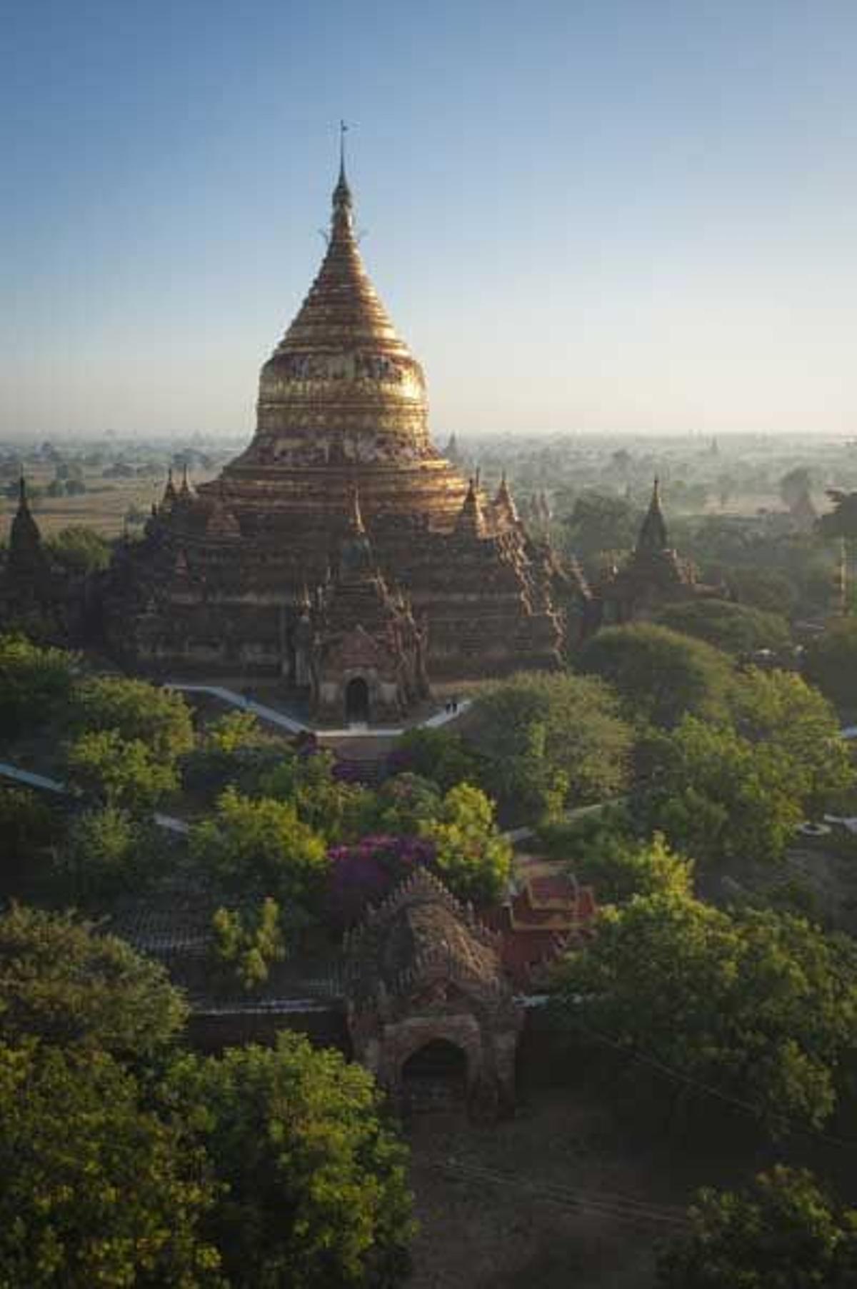 Vista aérea de uno de los templos de Bagan.