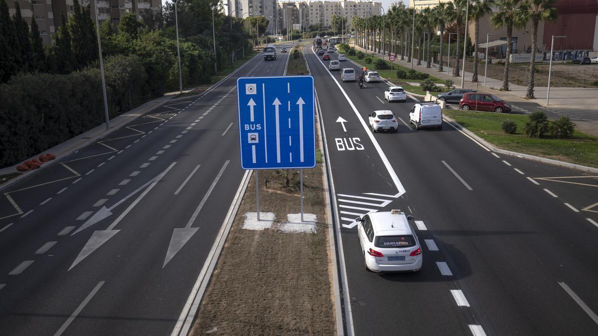 Imagen de un carril BUS-VAO en Palma de Mallorca