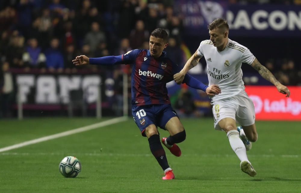 Las mejores imágenes del Levante UD - Real Madrid