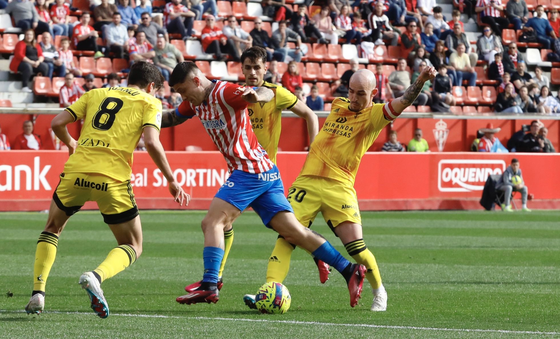 En imágenes: Así fue el partido entre Sporting y Mirandés en El Molinón