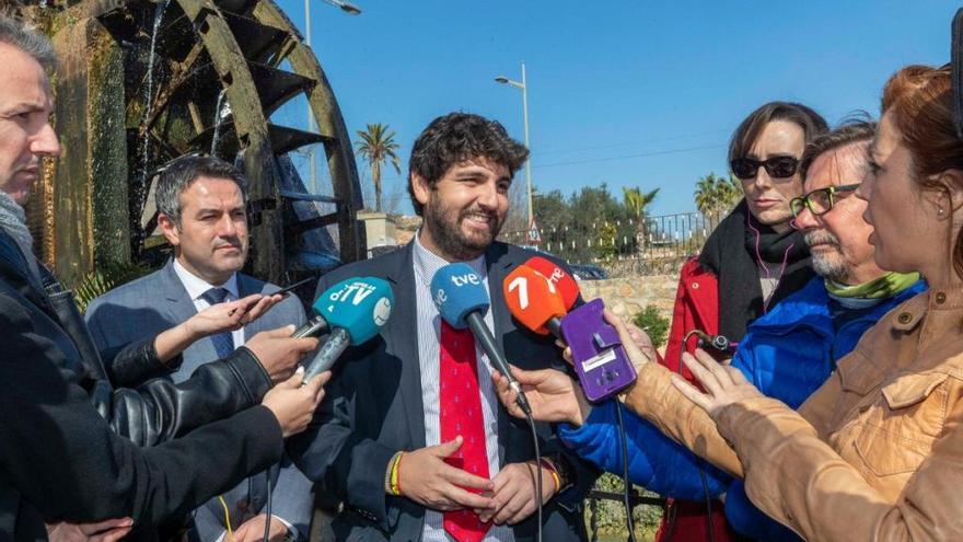 Cada día que pasa, &quot;Quim Torra y Puigdemont y los que quieren romper España siguen marcando la agenda política española&quot;, asegura López Miras.