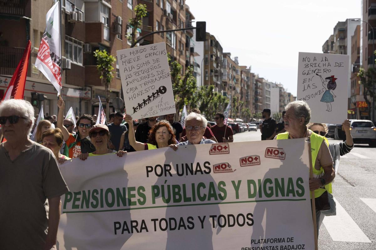 Fotogalería | Así se ha vivido la manifestación por el Día Internacional del Trabajo en Badajoz
