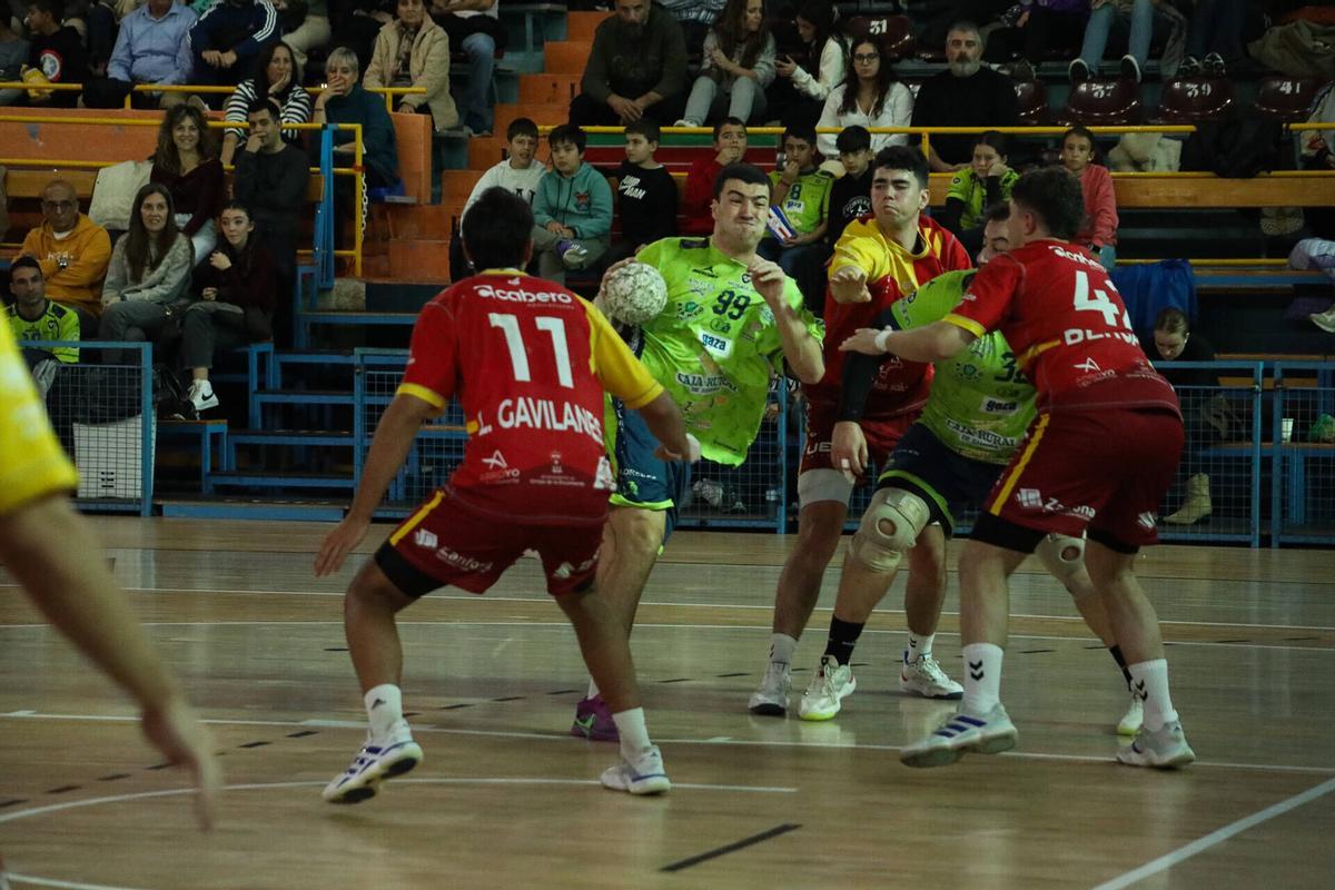 Las imágenes de la victoria del Balonmano Zamora contra el Arroyo ...