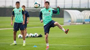 Entrenament del Barça, sense els internacionals però amb el davanter argentí, Mascherano, Puyol i Cuenca.