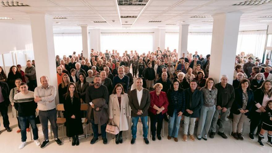 Asistentes a la inauguración de ayer.
