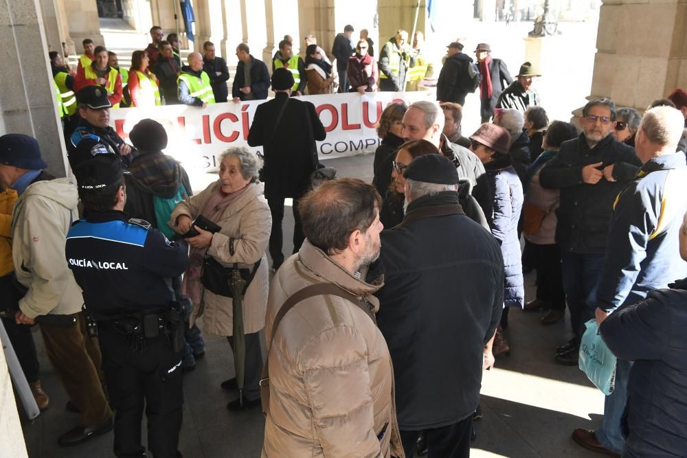Jubilados y policías llevan protestas a María Pita