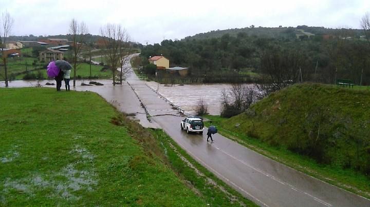 El río Aliste se desborda