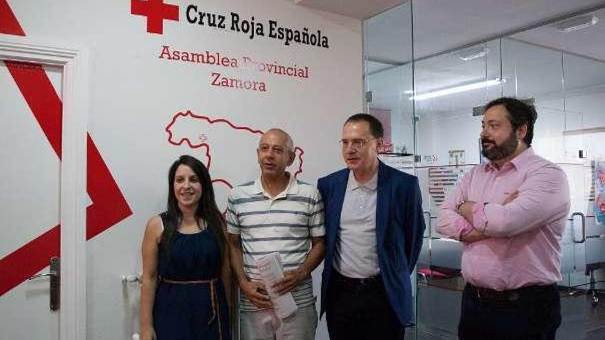 Ángel Blanco sigue su ronda de visitas institucionales en Cruz Roja