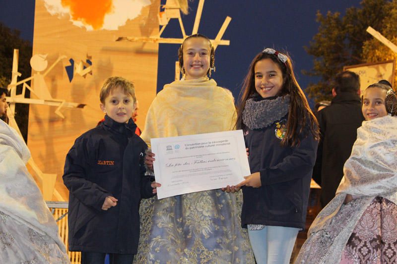 Entrega de los certificados de la Unesco a las Fallas infantiles