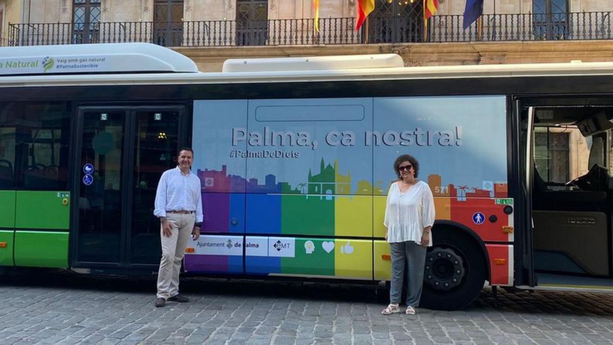 Un autobús de la EMT con la frase de la campaña. | EMT