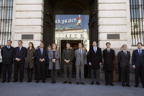 Minuto de silencio ante la sede del Ejecutivo regional en Madrid