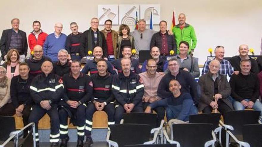 Homenaje sorpresa al impulsor del parque de bomberos de Dénia