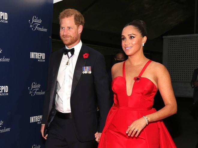 Meghan Markle y el Príncipe Harry en una gala en Nueva York