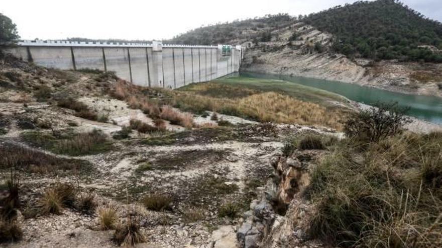 Guadalest se mantiene y Amadorio sigue a la baja