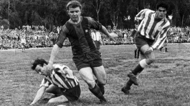 Kubala, en un partido contra el Tetuán.