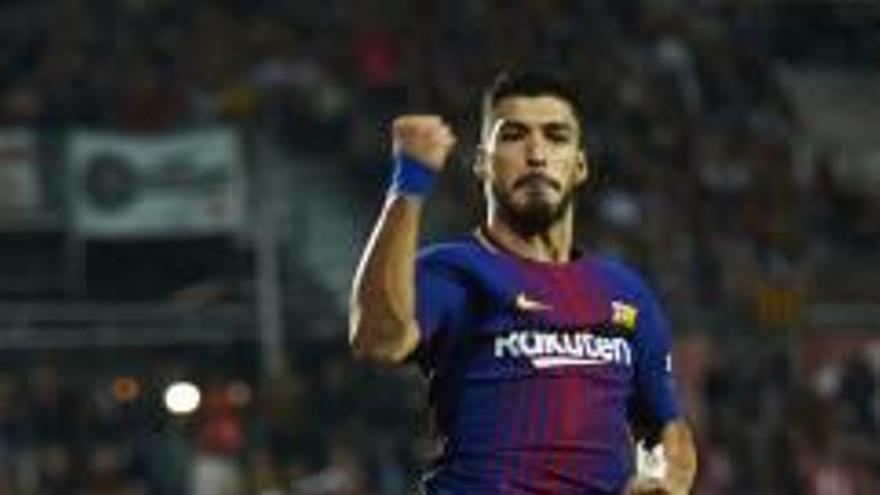 Luis Suárez celebra su gol ayer en Girona.