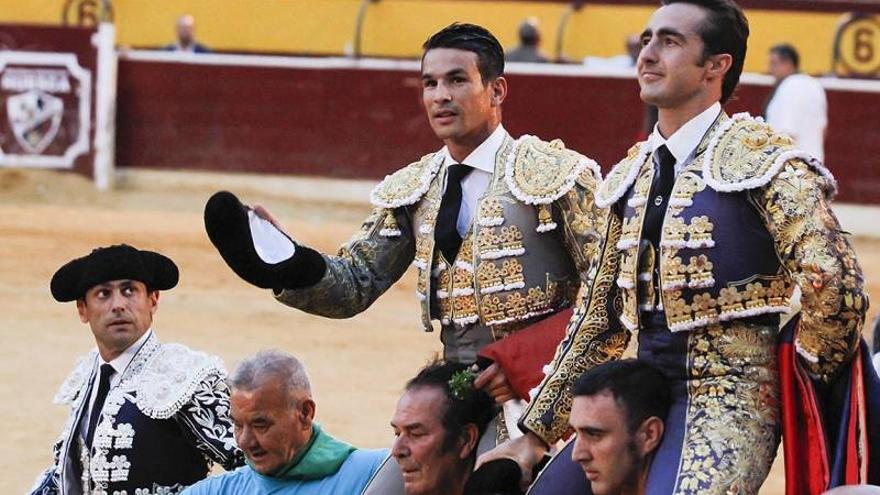 Dos magníficos toros de El Pilar regalan el triunfo a Manzanares