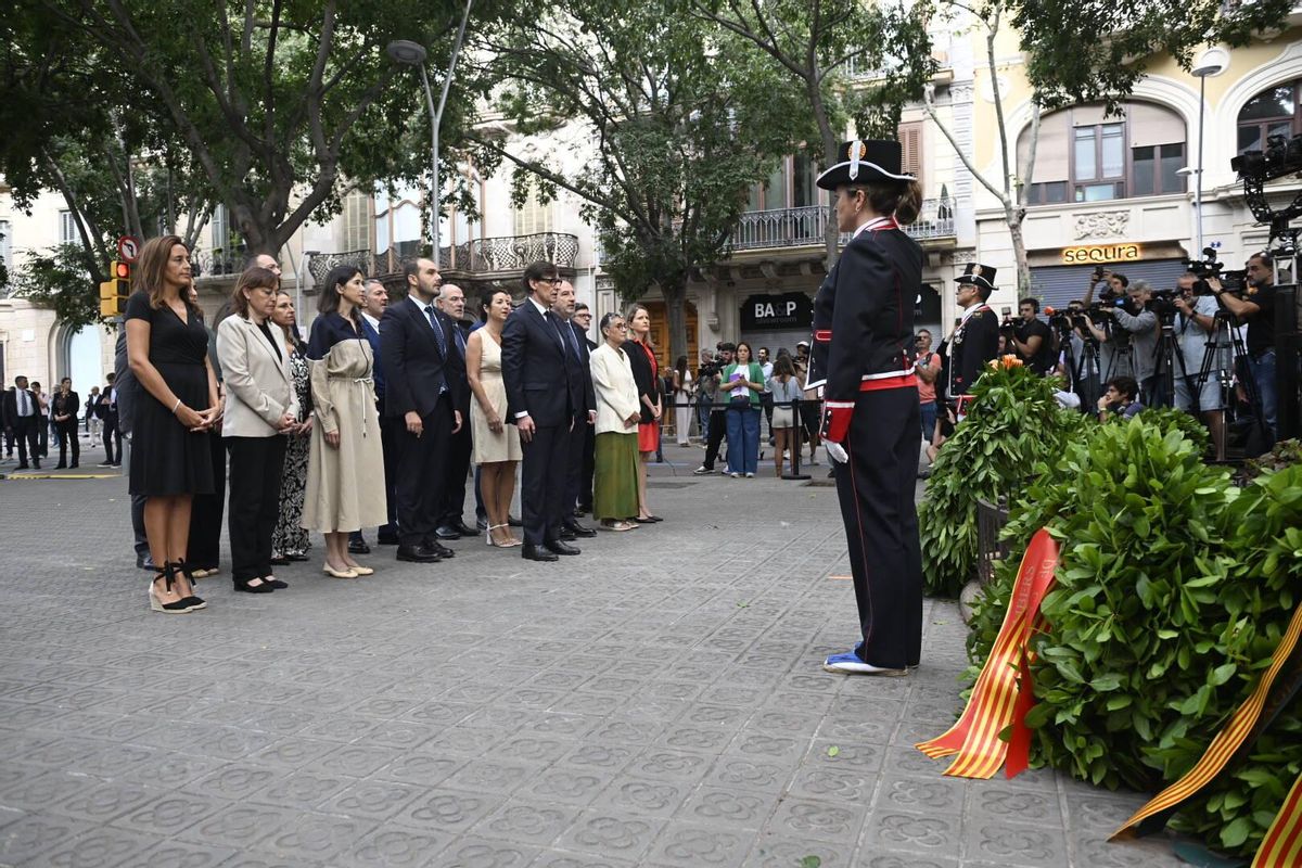 Diada de Catalunya: Ofrenda floral en el monumento a Rafael Casanova