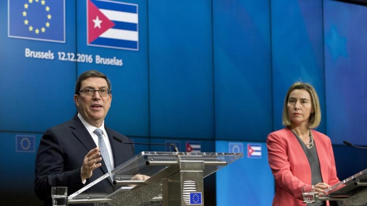 Bruno Rodríguez (izq) y Federica Mogherini, en su rueda de prensa conjunta en Bruselas, este lunes.