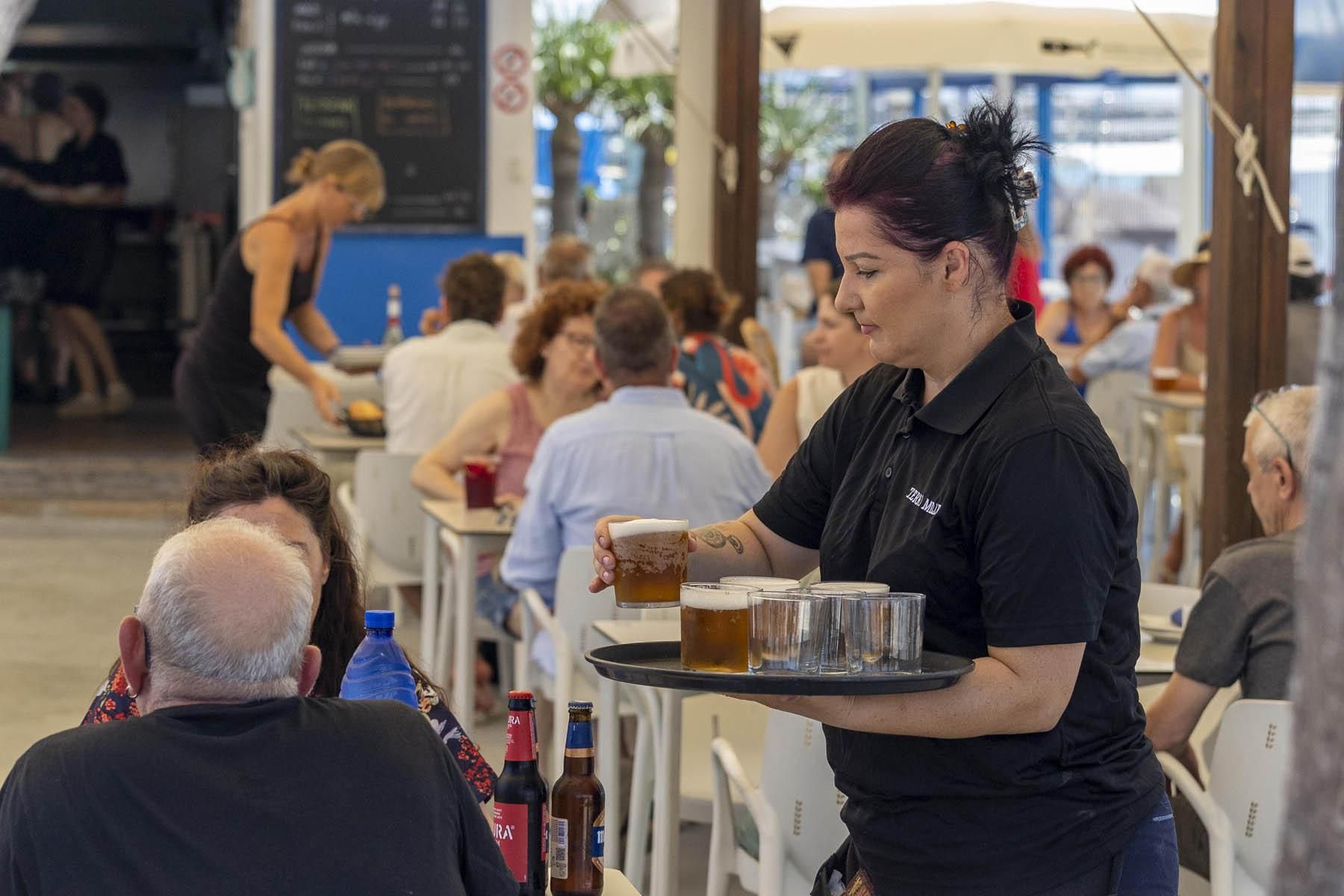 Hoteles y terrazas de Castellón, a tope en el primer fin de semana del verano