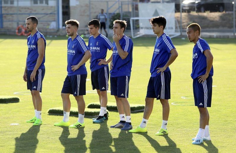 Entrenamiento del Real Zaragoza previo al partido de mañana