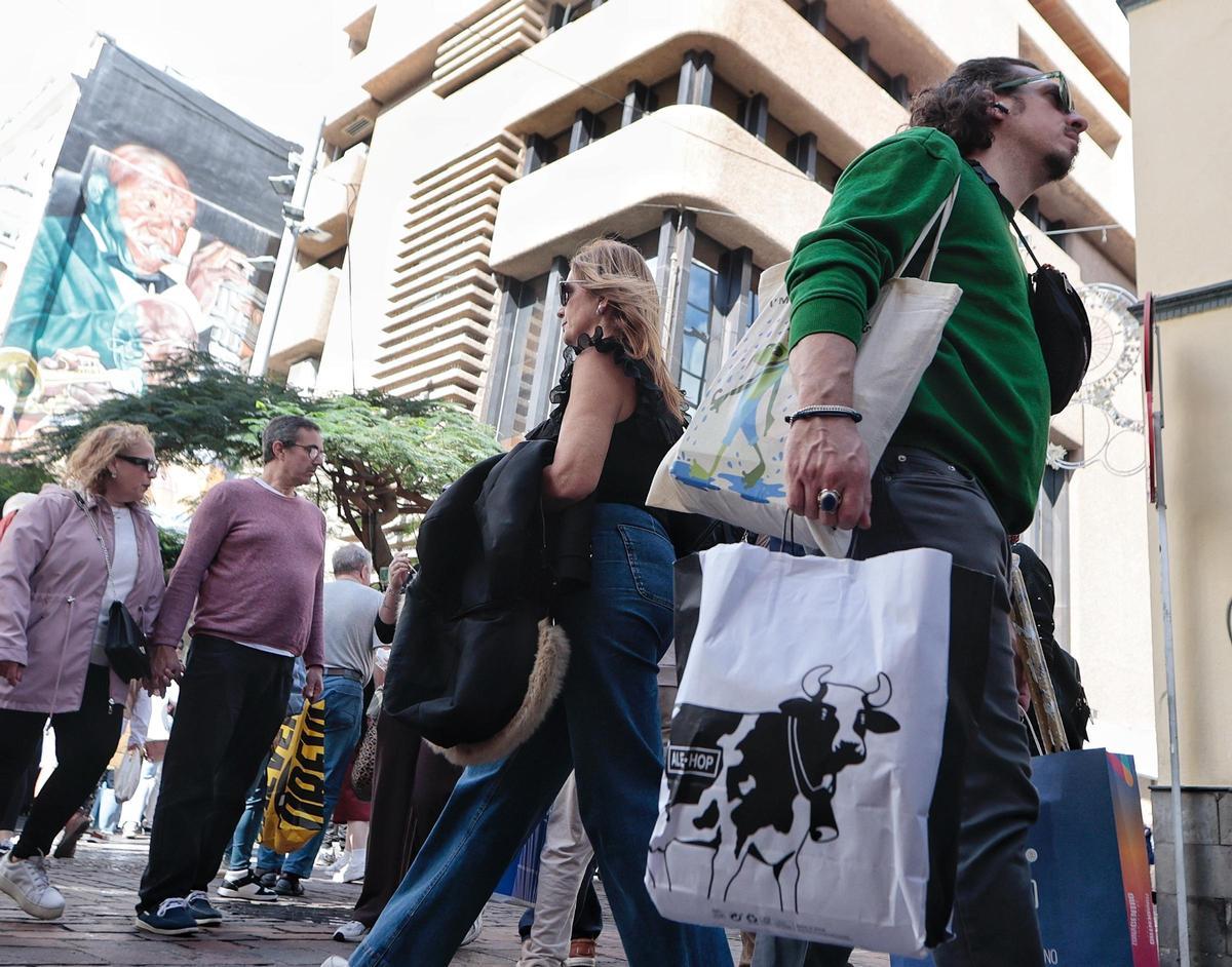 Jornada de compras en Santa Cruz de Tenerife.