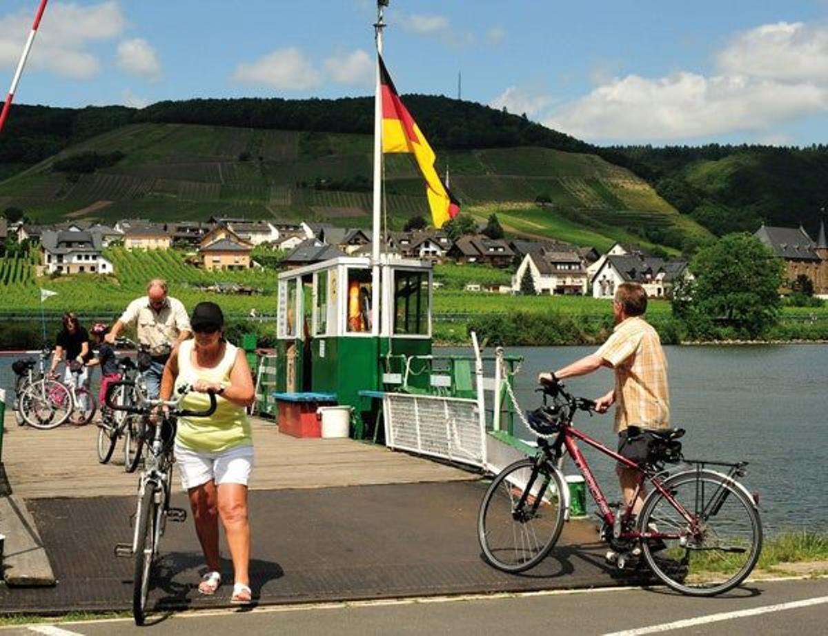 Transbordador en el río Mosela, frontera natural entre Alemania y Luxemburgo.