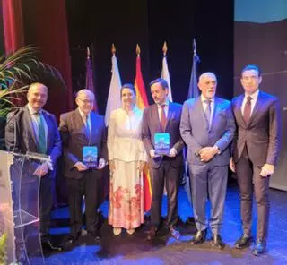 Alberto Barciela recibe el premio Skål de turismo en Canarias